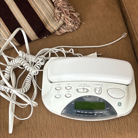 General Electric | Other | General Electric Amfm Radio Alarm Clock ...